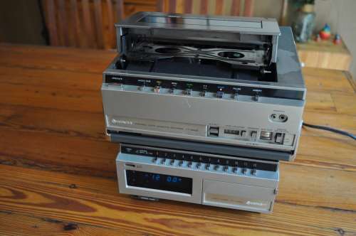 Vintage Hitachi Portable Video Cassette Recorder And Tuner (selling as is)