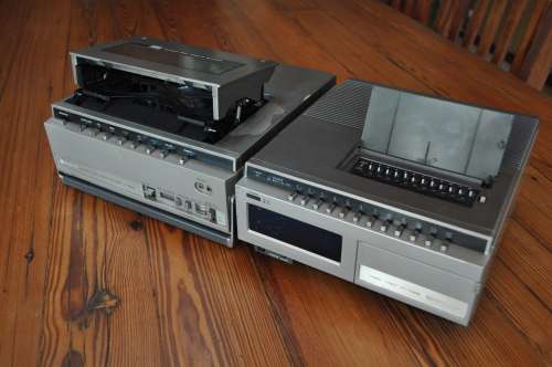 Vintage Hitachi Portable Video Cassette Recorder And Tuner (selling as is)