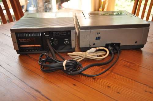 Vintage Hitachi Portable Video Cassette Recorder And Tuner (selling as is)