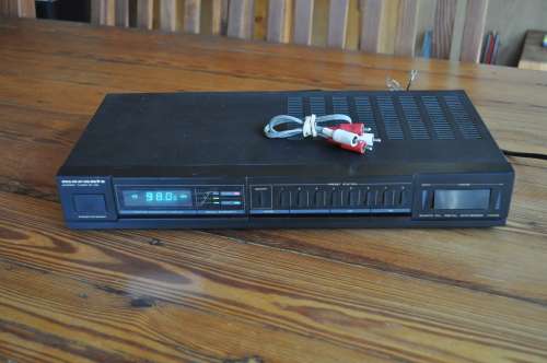Vintage Marantz FM AM Stereo Tuner