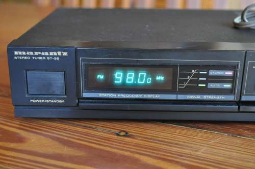 Vintage Marantz FM AM Stereo Tuner