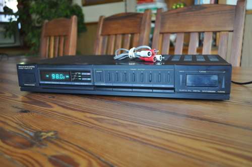 Vintage Marantz FM AM Stereo Tuner