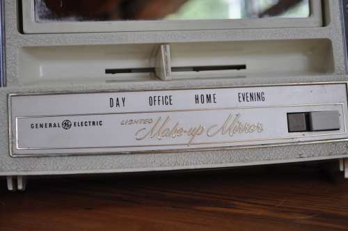 Vintage General Electric Make Up Mirror Light