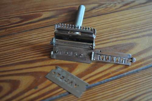 Vintage Valet Auto Strop Safety Razor