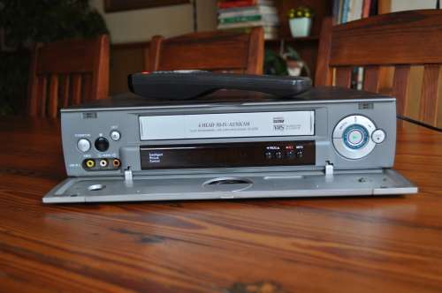 Samsung 6 Head VHS Video Cassette Recorder With Remote