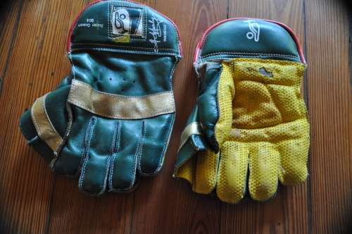 Vintage Kookaburra Boys Wicket Keeper Gloves