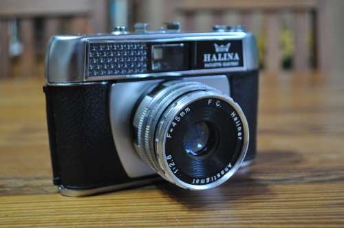 Vintage Halina 35mm Film Camera Selling As Is