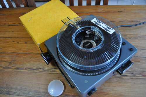 Vintage Kodak Slide Projector Takes 80 Slides