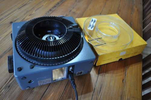 Vintage Kodak Slide Projector Takes 80 Slides