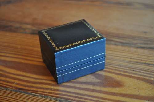 Amanda Appleby Jewelry Ring Box