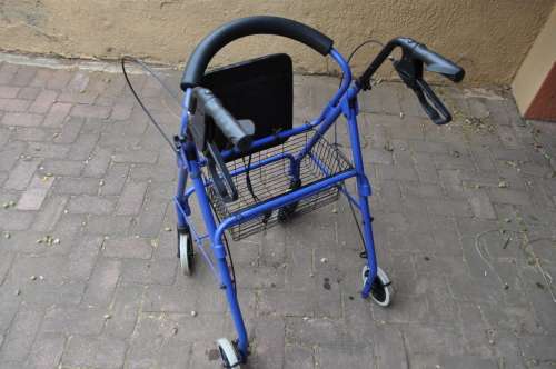 4 Wheel Walker With Brakes & Seat [FOR COLLECTION ONLY, NO POSTAGE]