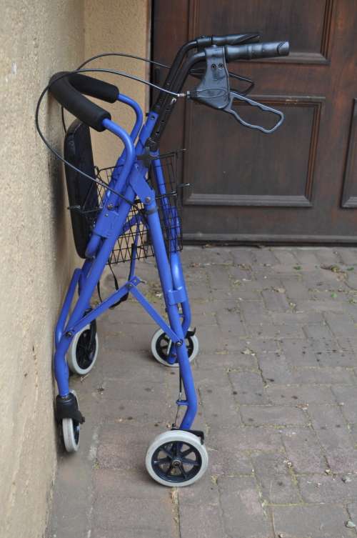 4 Wheel Walker With Brakes & Seat [FOR COLLECTION ONLY, NO POSTAGE]