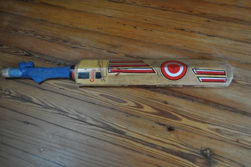 County Red Dot Old School Cricket Bat