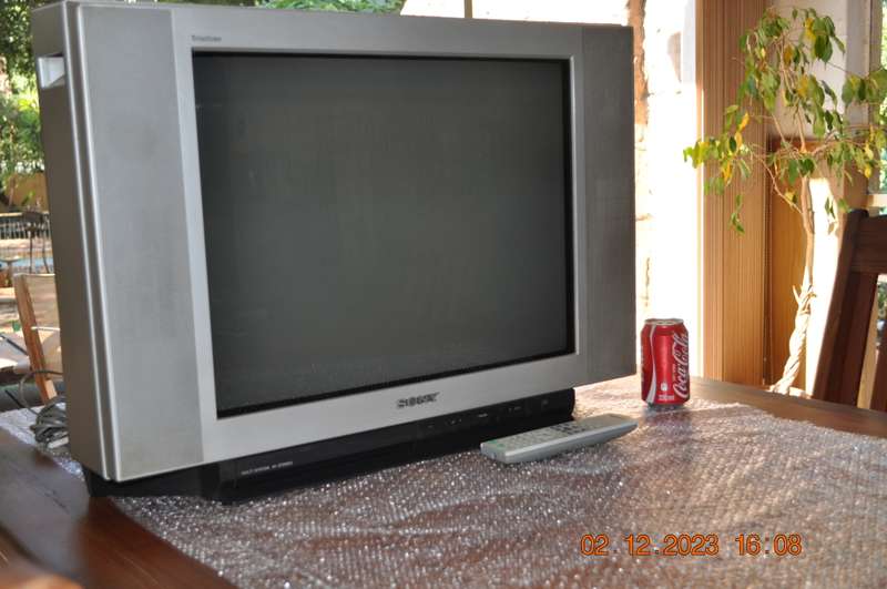 Old School Sony Wega Flat Screen 61cm TV  R550 - No Shipping Please Collect