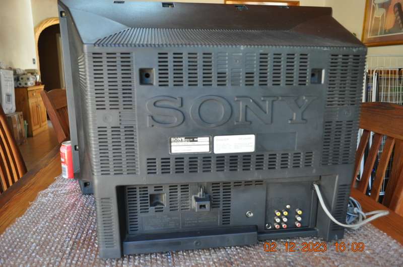 Old School Sony Wega Flat Screen 61cm TV  R550 - No Shipping Please Collect