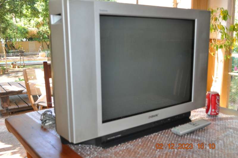 Old School Sony Wega Flat Screen 61cm TV  R550 - No Shipping Please Collect
