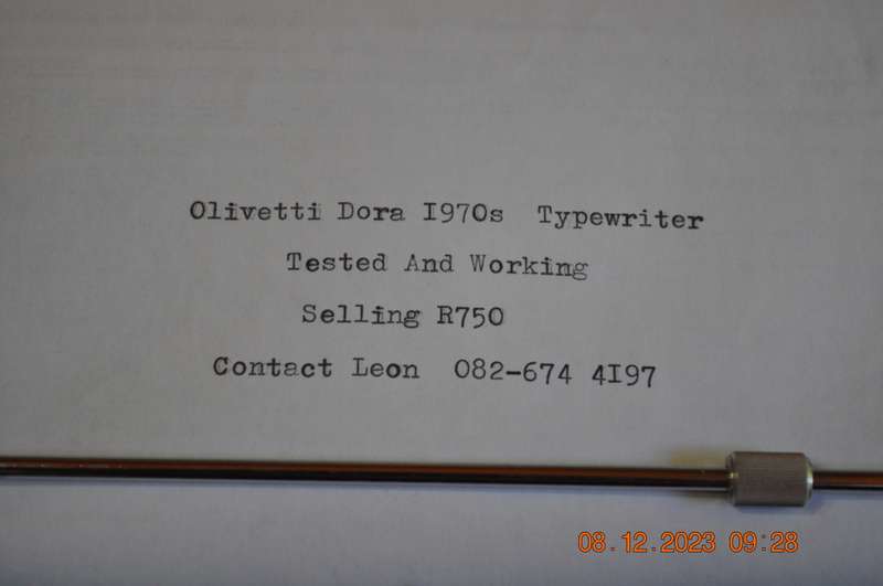 Vintage Olivetti Dora Typewriter (tested working)