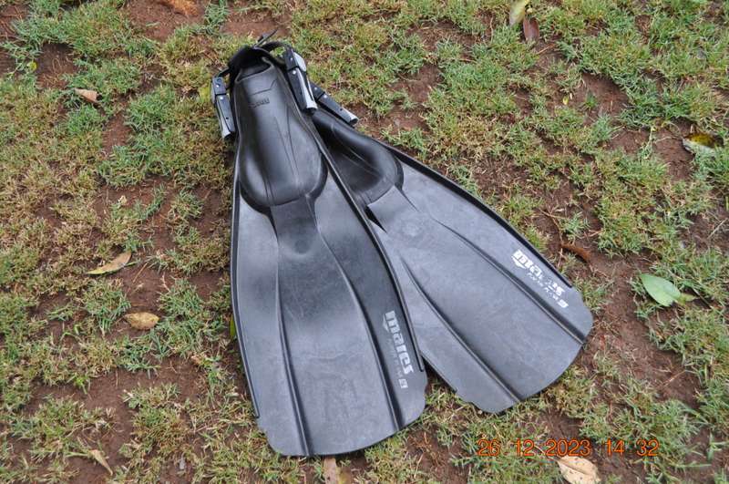 Mares Scuba Fins Regular Size