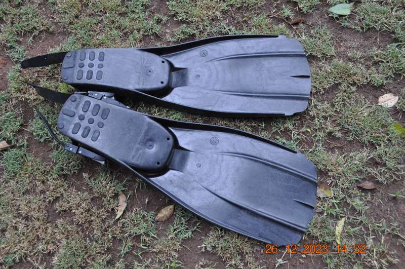 Mares Scuba Fins Regular Size