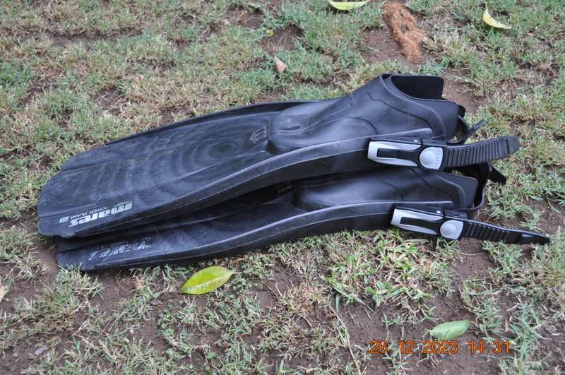 Mares Scuba Fins Size Small