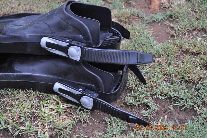 Mares Scuba Fins Size Small