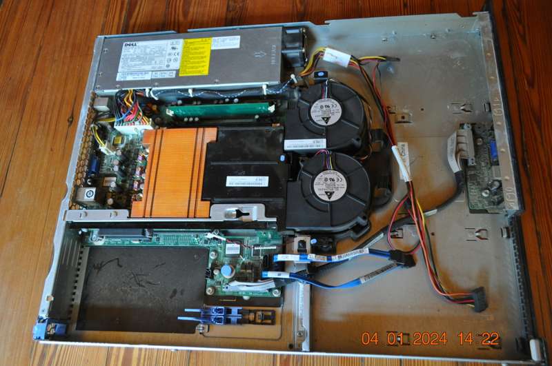 Dell PowerEdge R200 Server 2.4Ghz (no hd)