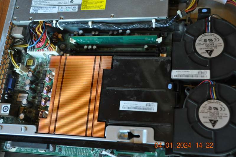 Dell PowerEdge R200 Server 2.4Ghz (no hd)