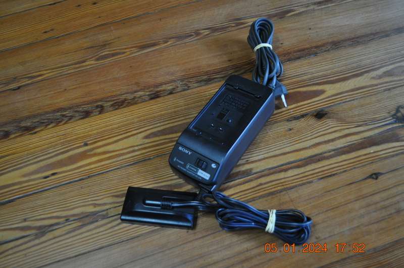Vintage Sony Power Adaptor Battery Charger (working)