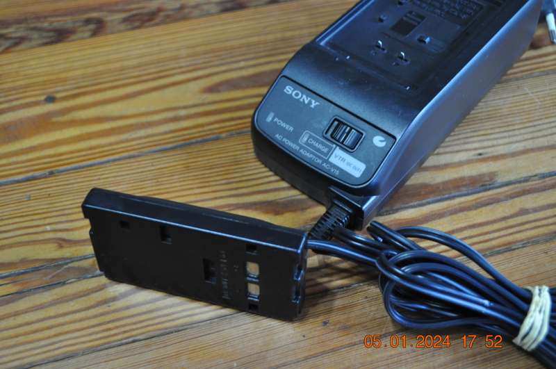 Vintage Sony Power Adaptor Battery Charger (working)