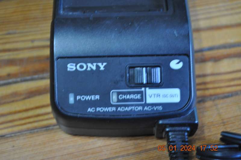 Vintage Sony Power Adaptor Battery Charger (working)