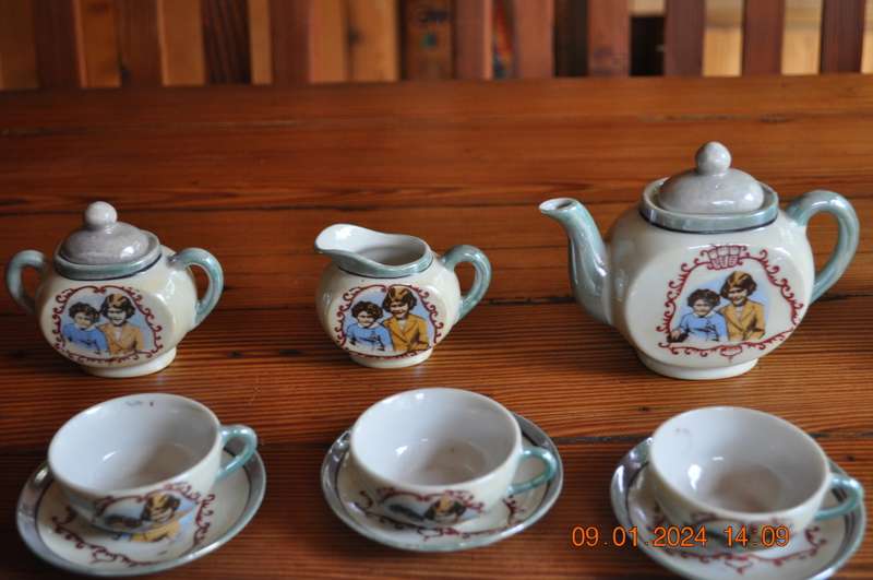 Rare Vintage Kiddies Tea Set Princess Elizabeth And Margaret