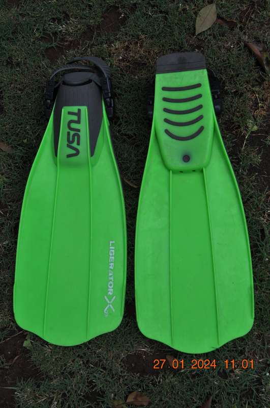 Tusa Liberator X Scuba Fins Size Small (adjustable straps)