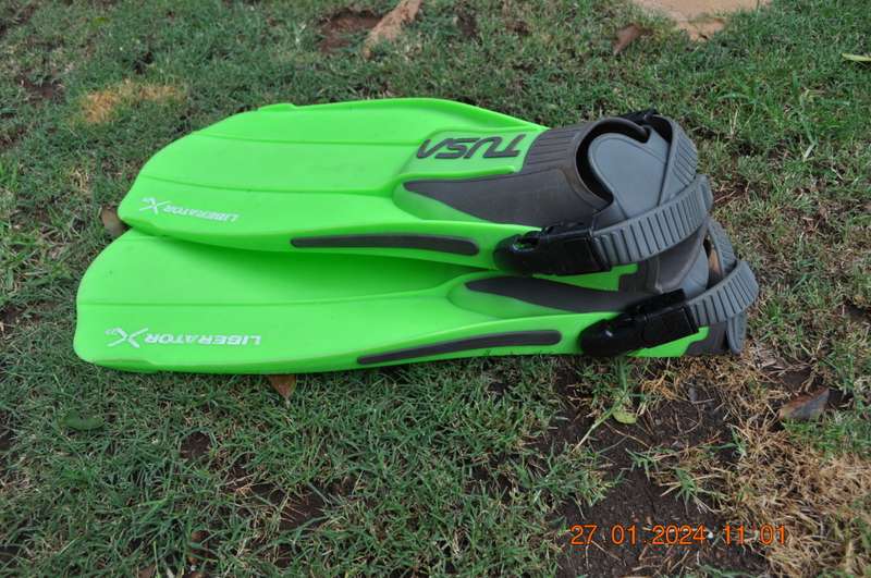 Tusa Liberator X Scuba Fins Size Small (adjustable straps)