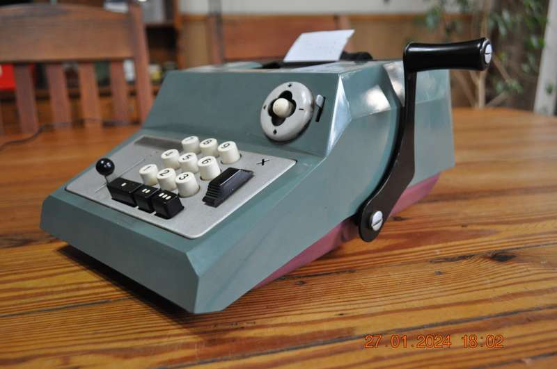 Vintage 1960s Olivetti Hand Crank Adding Machine