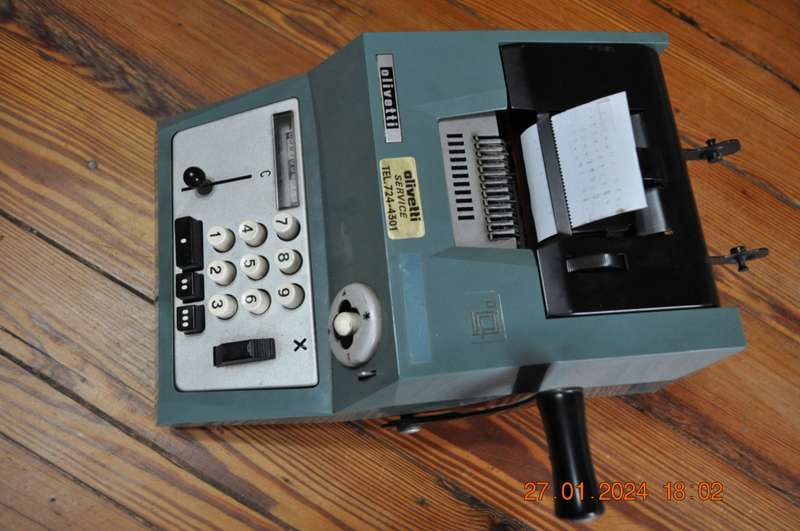 Vintage 1960s Olivetti Hand Crank Adding Machine