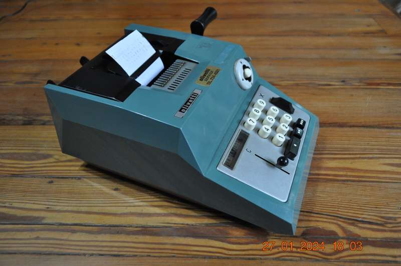 Vintage 1960s Olivetti Hand Crank Adding Machine