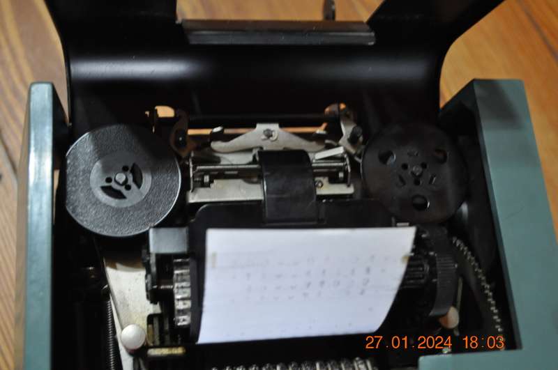 Vintage 1960s Olivetti Hand Crank Adding Machine