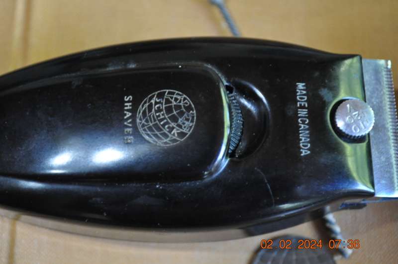 Vintage 1940s Schick Electric Shaver (not working)