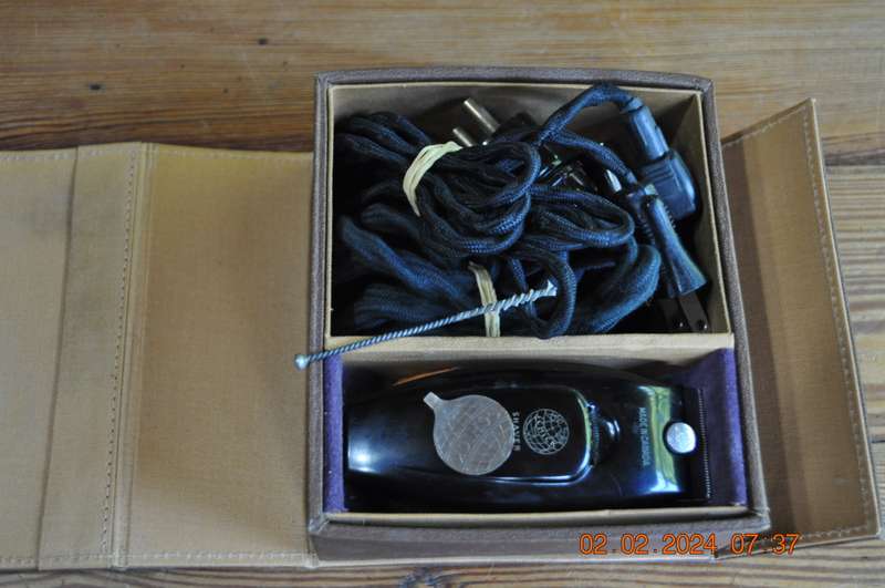 Vintage 1940s Schick Electric Shaver (not working)