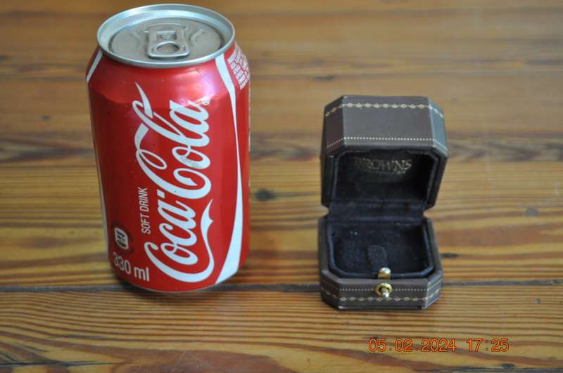 Browns The Diamond Store Chain Or Pendent Box