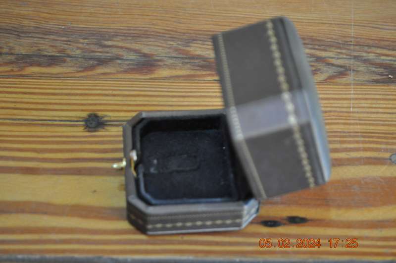 Browns The Diamond Store Chain Or Pendent Box