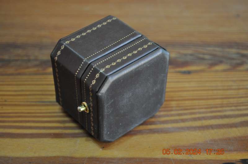 Browns The Diamond Store Chain Or Pendent Box
