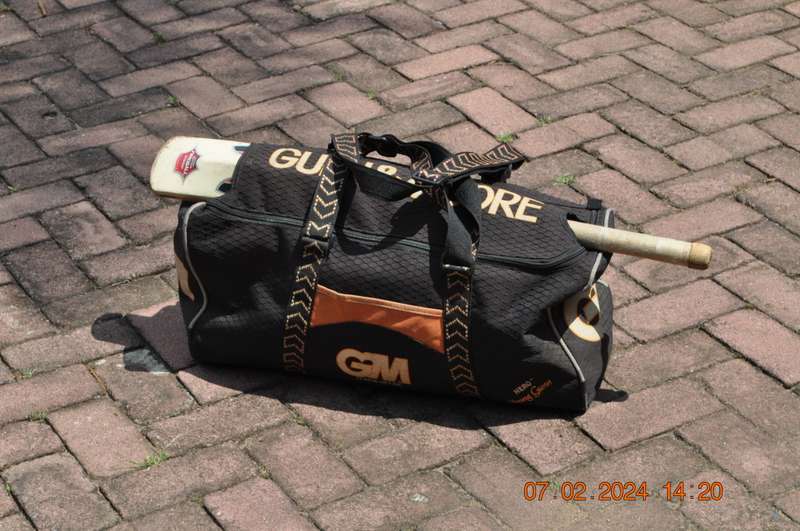 Youth Cricket Kit BS size 6 Bat