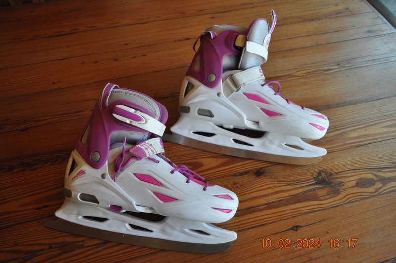 SFR Ice Skates (size 3  6)