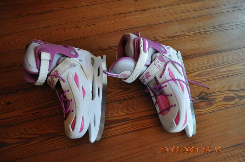 SFR Ice Skates (size 3  6)