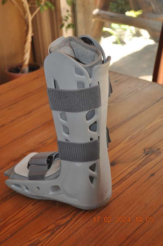 Aircast Moon Boot Size Small