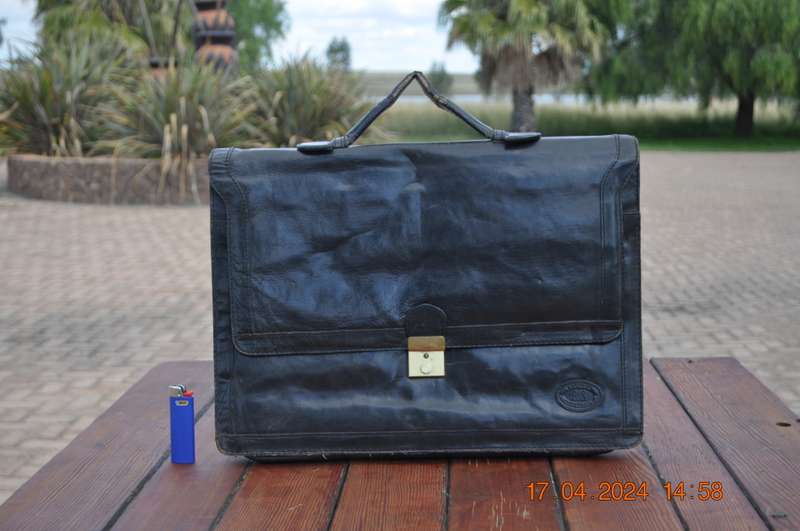 Vintage Leather Innovations Carry Bag