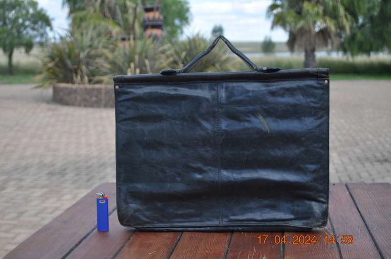 Vintage Leather Innovations Carry Bag