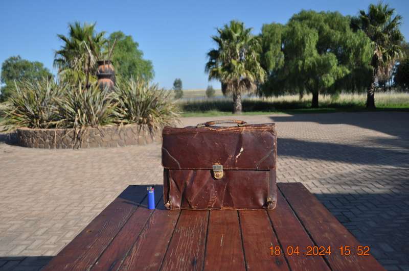 Vintage Lilly K Leather Look Carry Bag