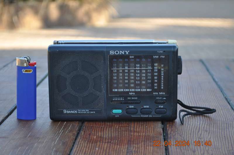 Vintage Sony 9 Band Radio